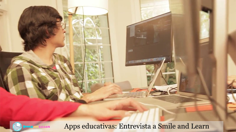 Persona programando una app educativa